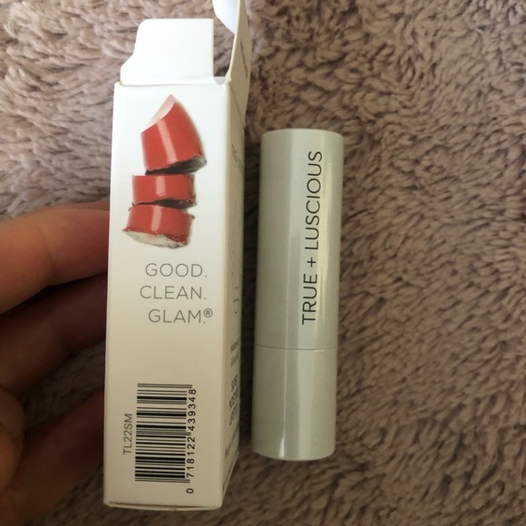 True + Luscious Super Moisture Lipstick 3.5g in Vintage rose - Picture 4 of 8